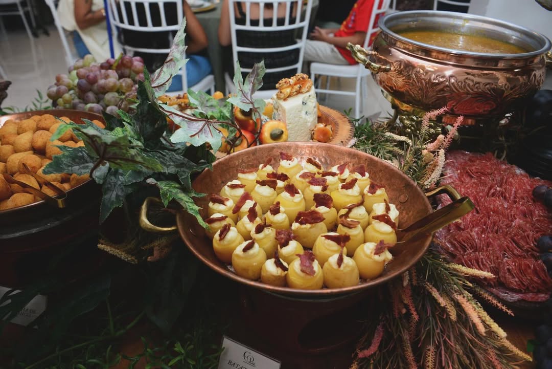 Pão de queijo recheado com pernil (unidade)